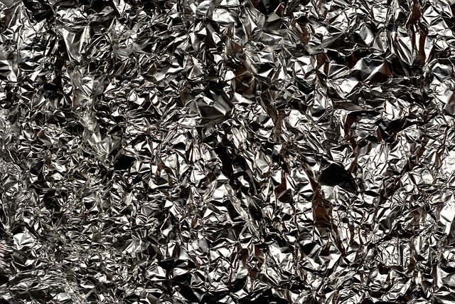 aluminium foils help in cleaning burnt iron kadai