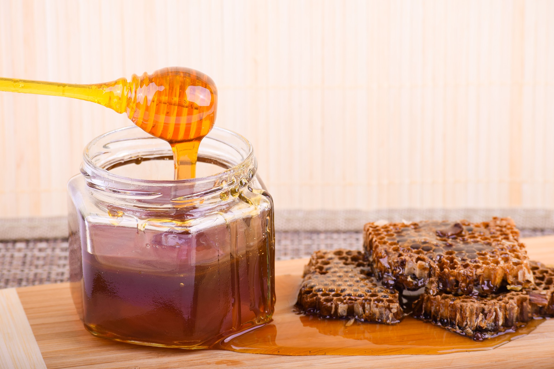 Pasteurized vs Unpasteurized Honey: What's the Difference and are