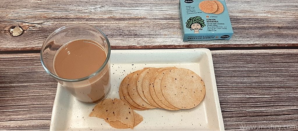 gulabs ajwain khakhra with tea