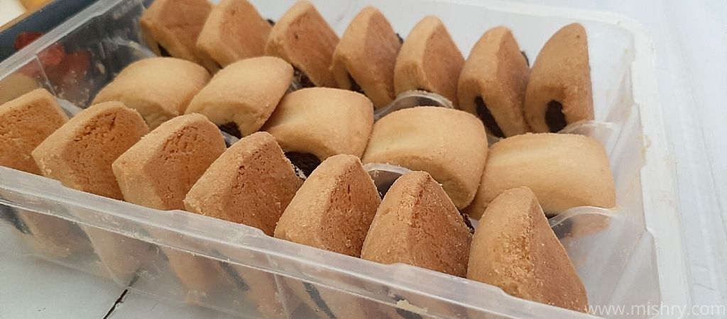 closer look at karachi bakery date biscuits