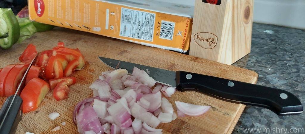 chopped onions using pigeon knife set