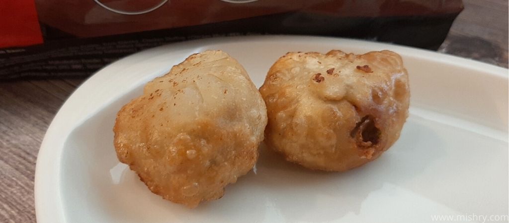 fried sumeru chicken momos in a plate