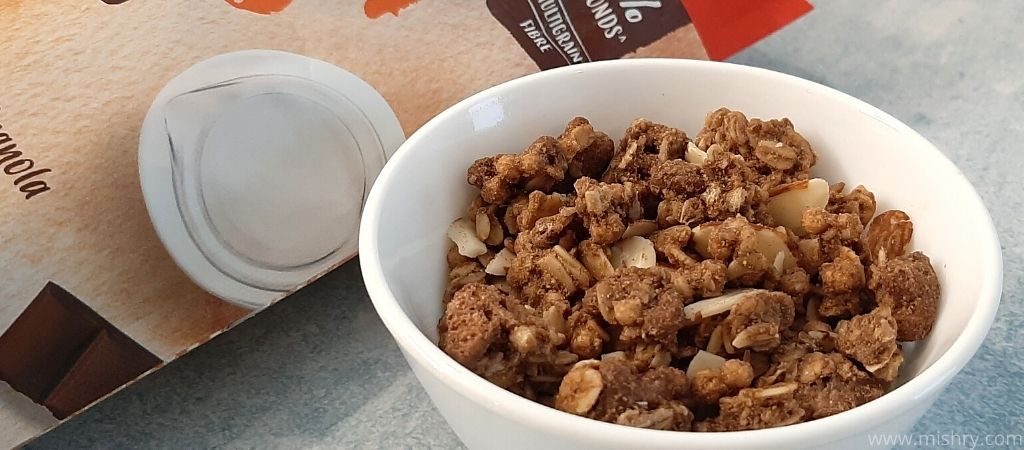 kellogs crunchy granola chocolate and almonds in a bowl
