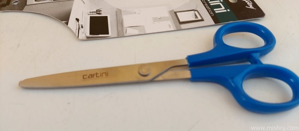 closer look at godrej cartini safety scissors