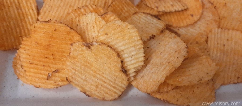 crunchy saucy tomato chips appearance