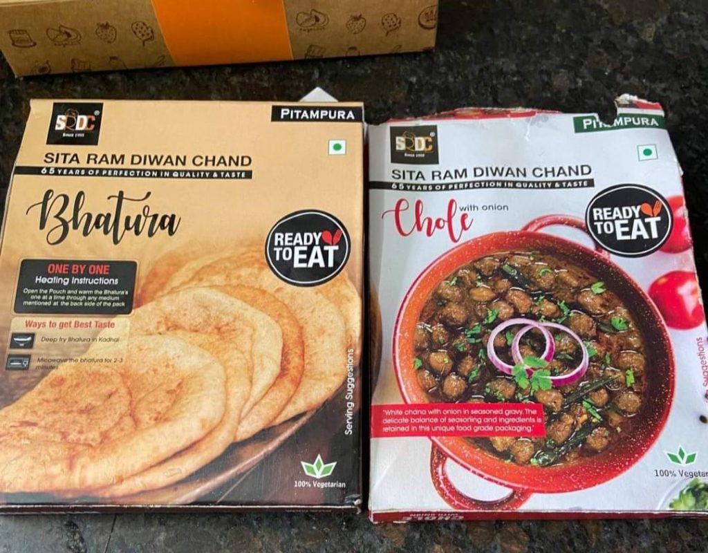 Sita Ram Diwan Chand Chole With Onion and Bhatura packaging