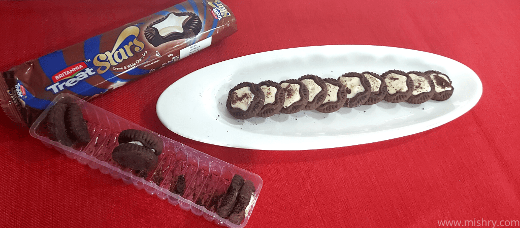 britannia treat stars creme & milk choco duo biscuits placed in a tray