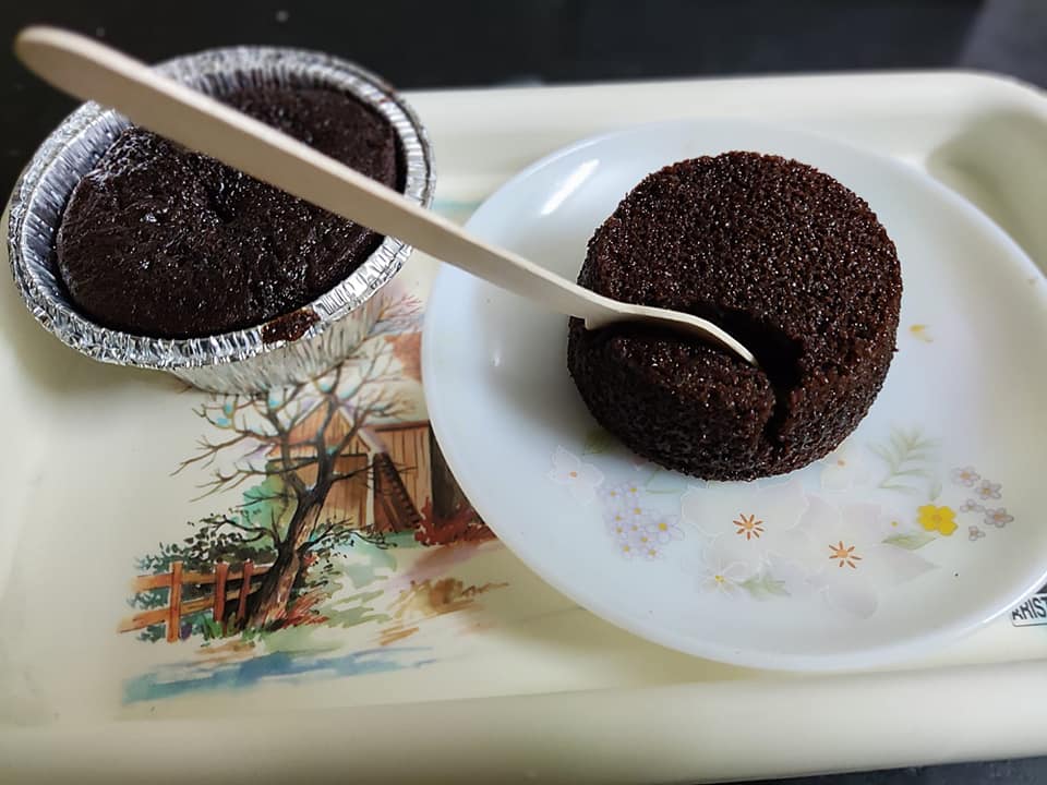 dr.oetker choco lava cake placed in a plate