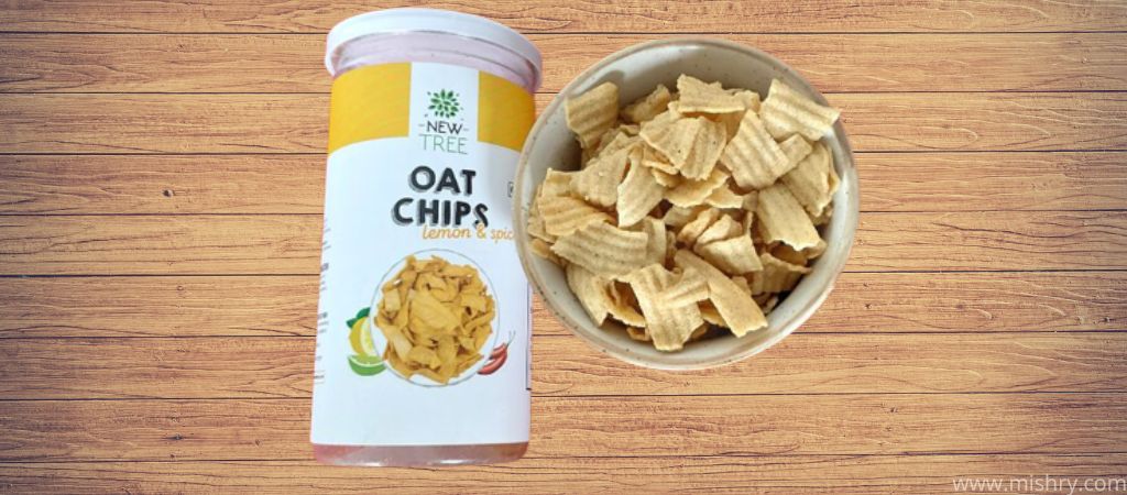 lemon and spice oat chips in a bowl