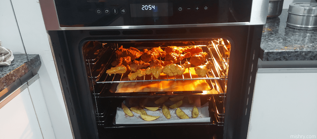 potato wedges and chicken being grilled in faber fpo 621 ss inbuilt oven