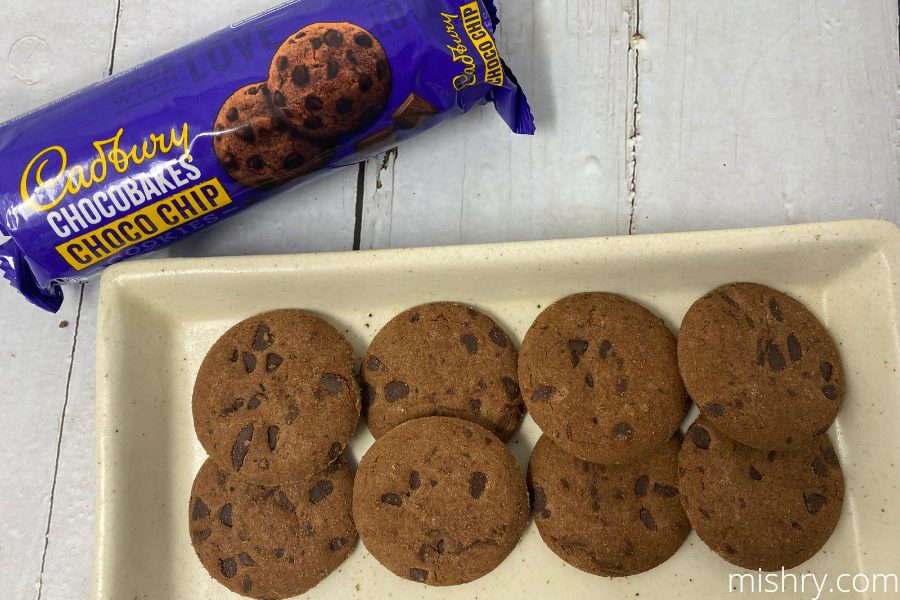 the review process of cadbury chocobakes choco chip cookies