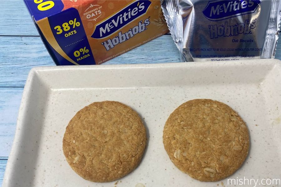 mcvities hobnobs oat biscuits appearance