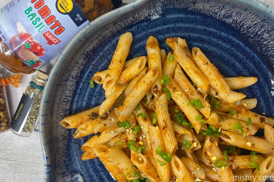 bun maska ready to cook tomato & basil pasta kit cooked