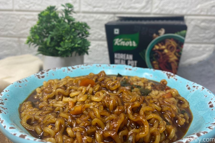 Knorr Korean Meal Pot: Jjajangmyeon Ramen Noodles Review (2023)