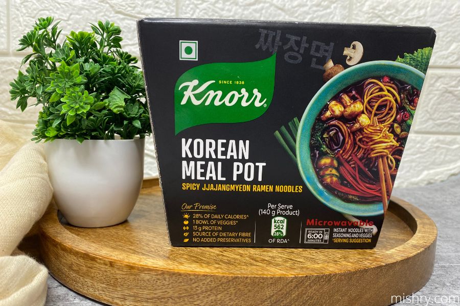 Knorr Korean Meal Pot: Jjajangmyeon Ramen Noodles Review (2023)