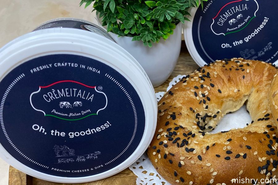 cremeitalia natural cream cheese on bagel