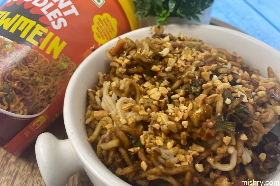 masterchow instant chow mein cup noodles tasting
