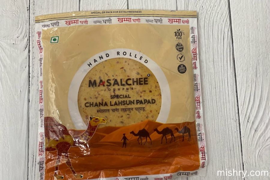 Masalchee chana garlic papad packaging