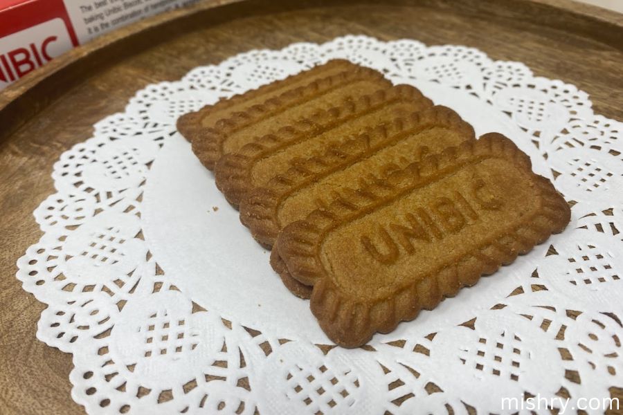 close look at Unibic caramel and cinnamon biscuits